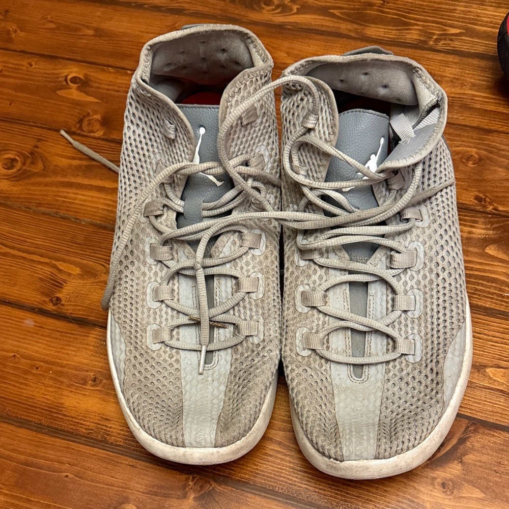 Jordan Gray Sneakers